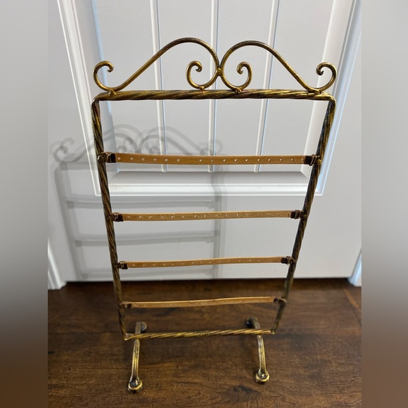 Earring Holder - Picture 1 of 4